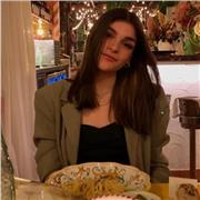 Doy clases de repaso y apoyo para niños de primaria y la ESO. Tengo un título B2 de Cambridge y ahora mismo estoy cursando 2º de carrera